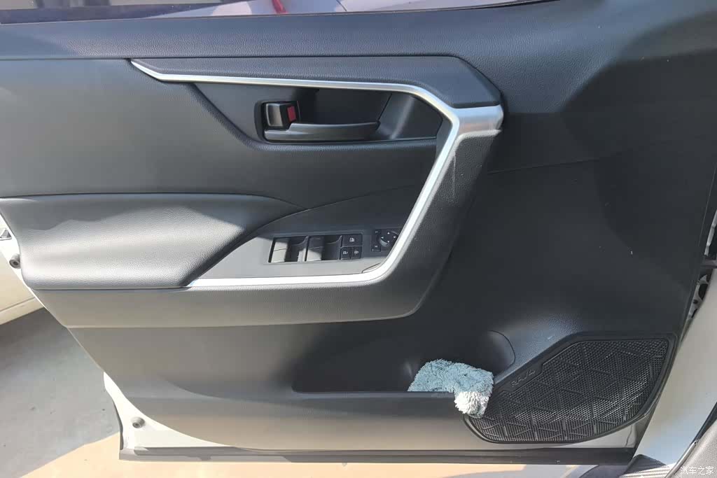 Toyota RAV4, 2023 7
