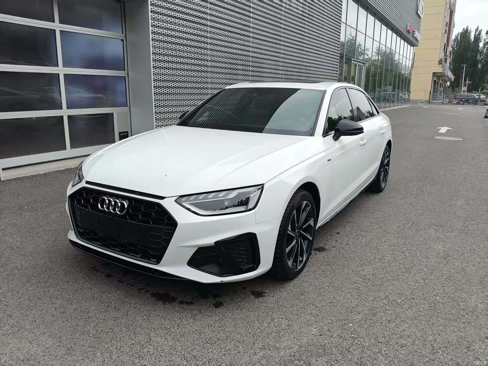 Audi A4L, 2023 1