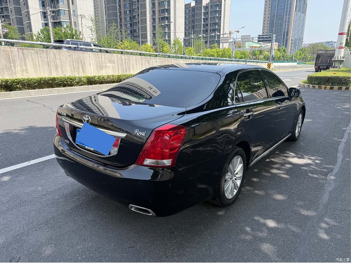 Toyota Crown, 2012 все фото