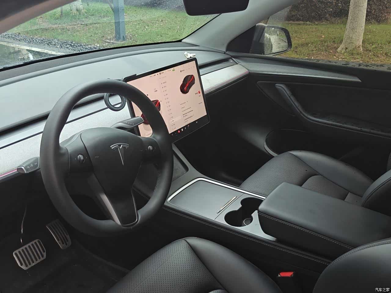 Tesla Model Y, 2024 6