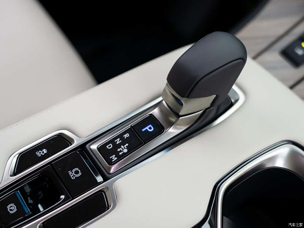 Lexus LM, 2026 19