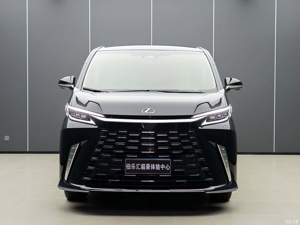Lexus LM, 2026 4