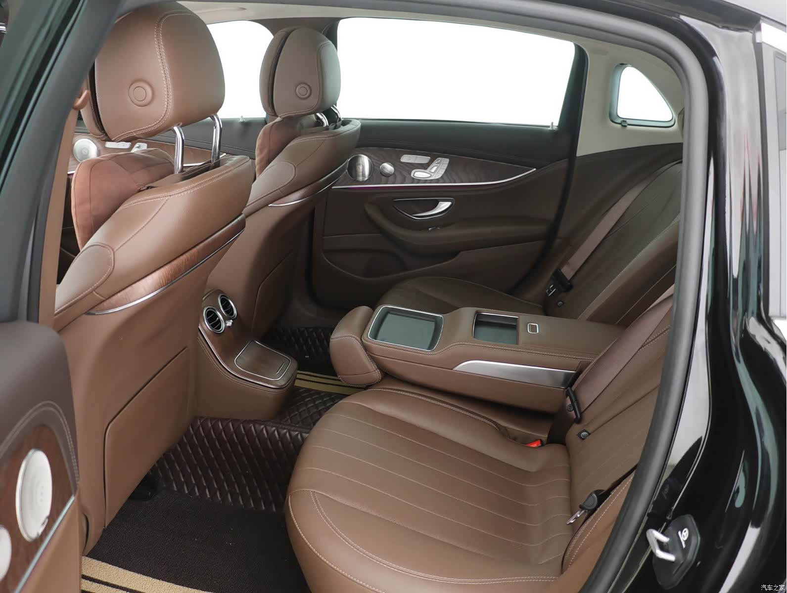 Mercedes-Benz E-Class, 2023 11