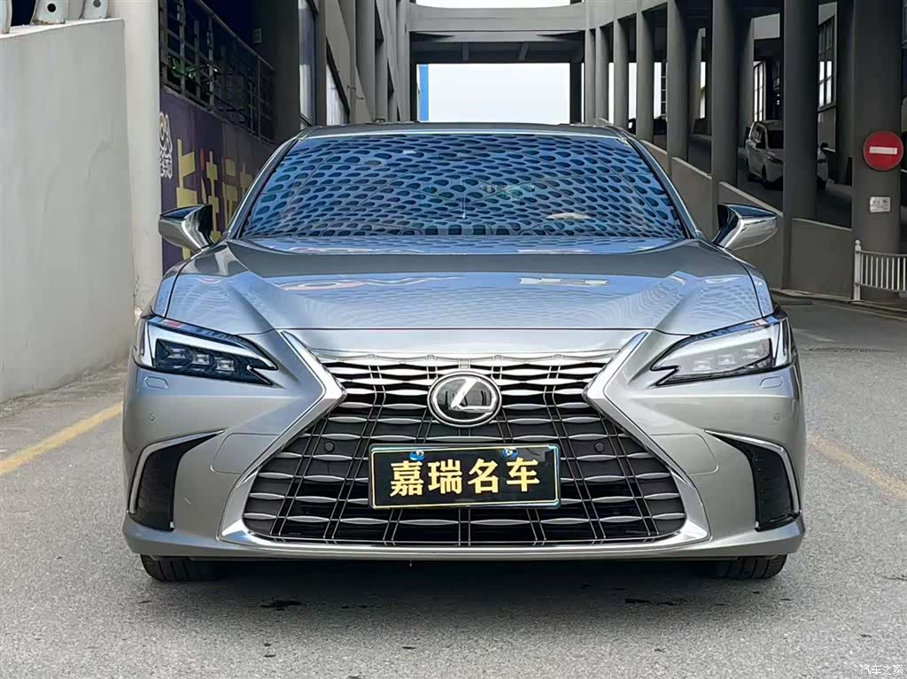 Lexus ES, 2025 2