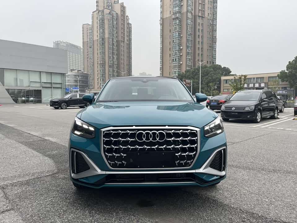 Audi Q2L