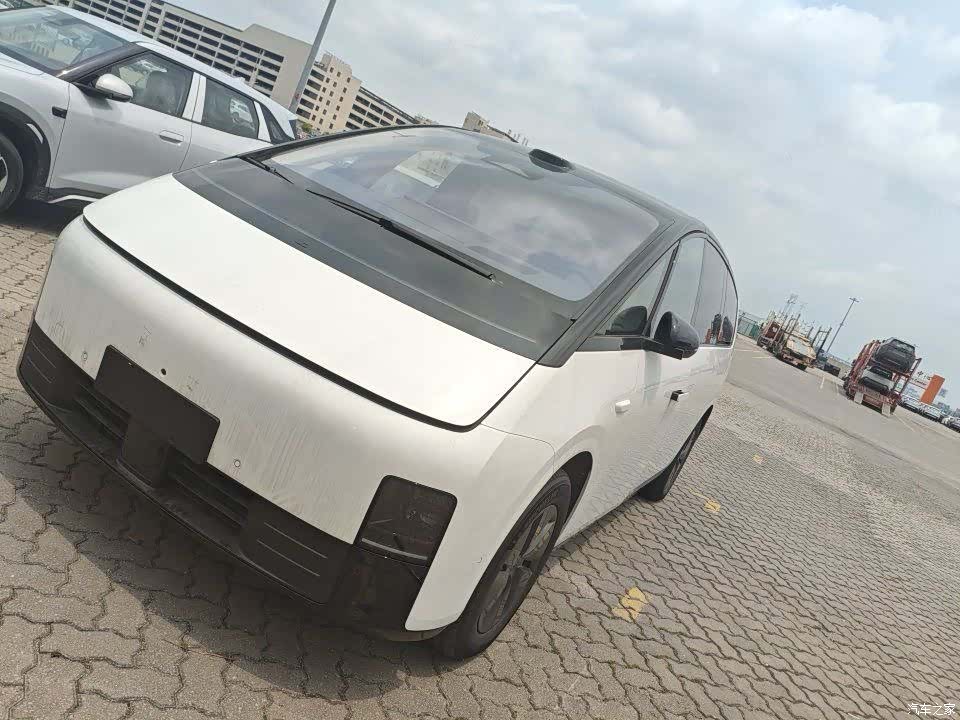 Li Auto MEGA, 2025 2
