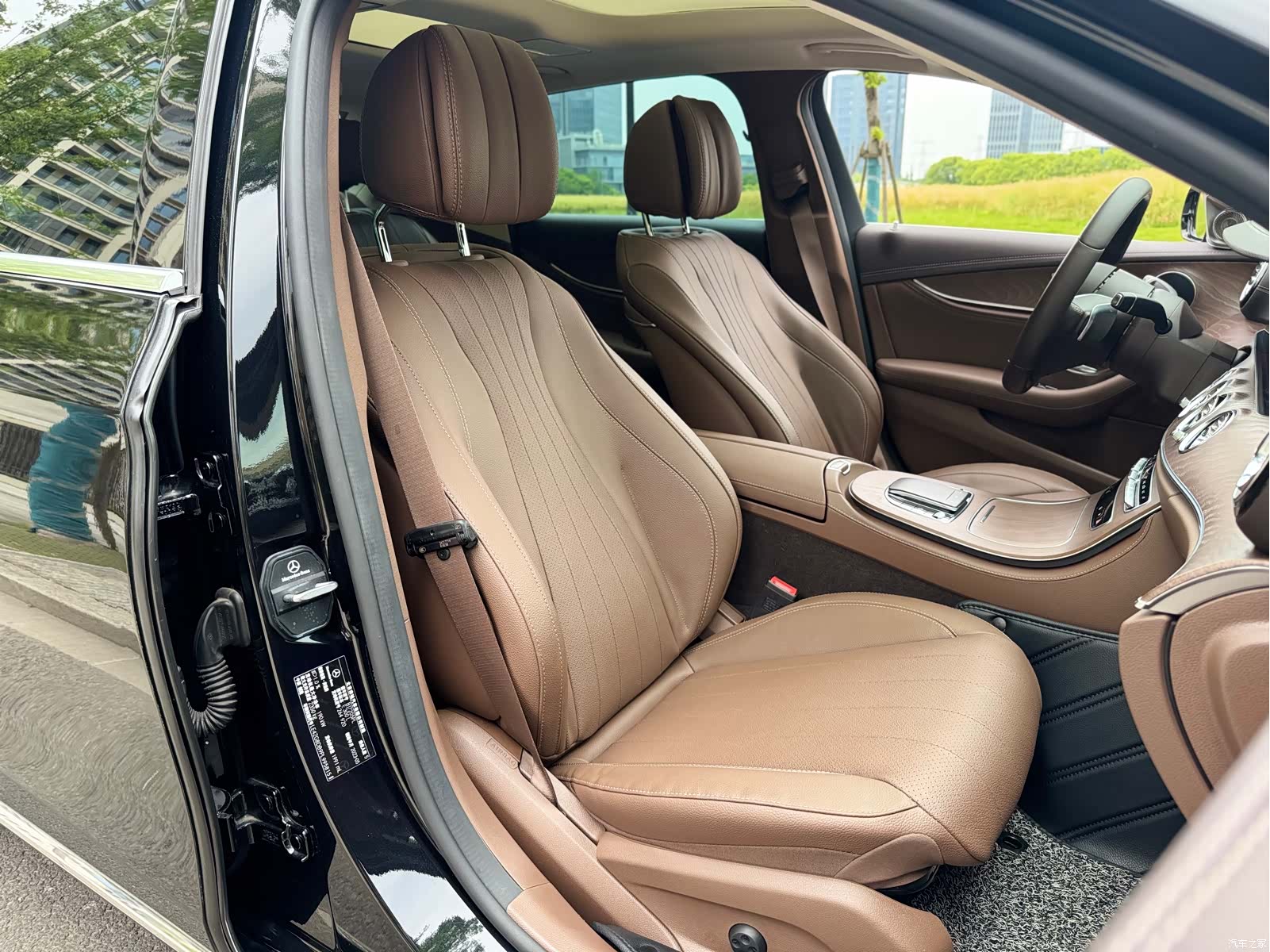 Mercedes-Benz E-Class, 2023 13