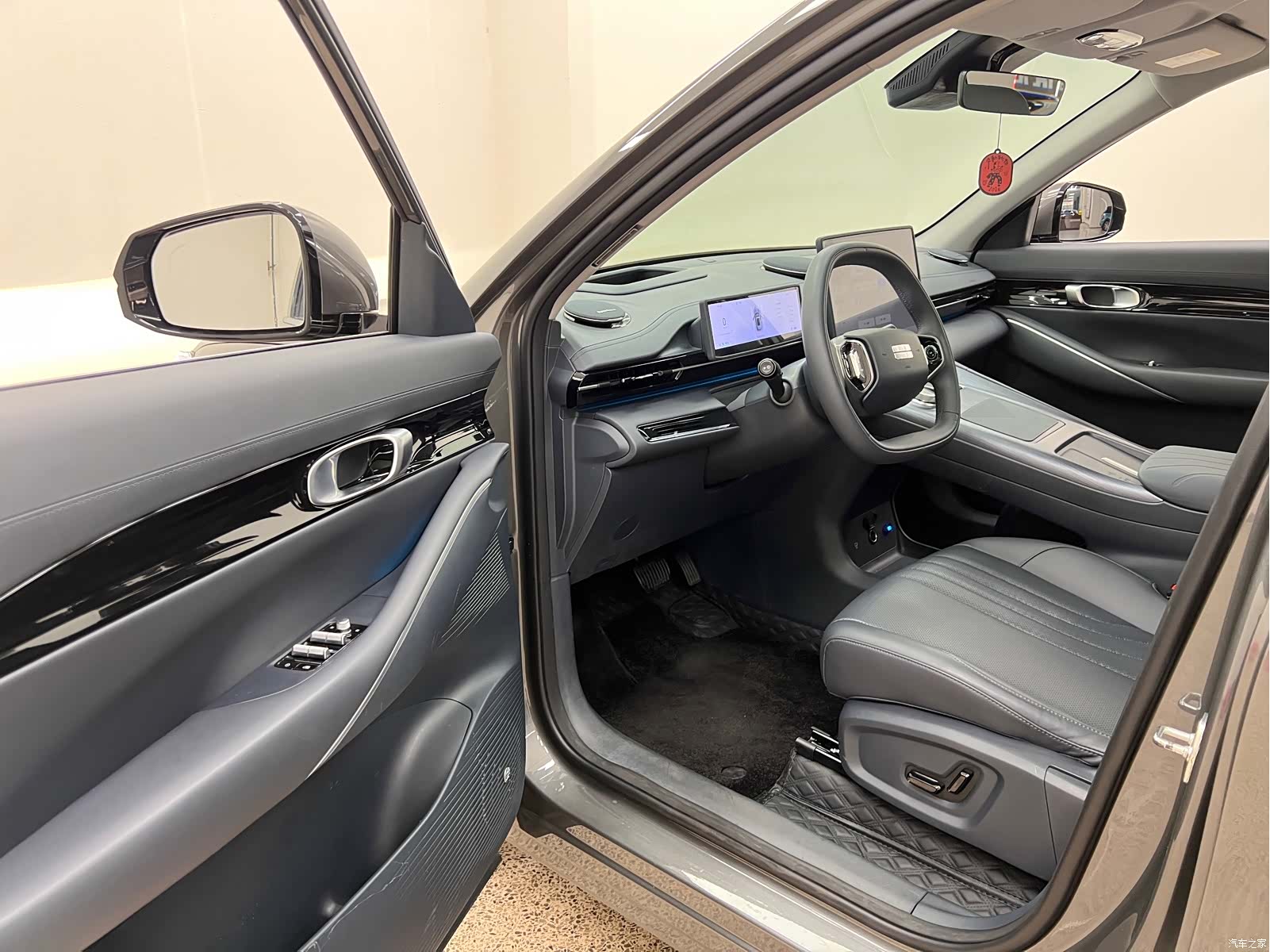 Geely Galaxy E5, 2024 13