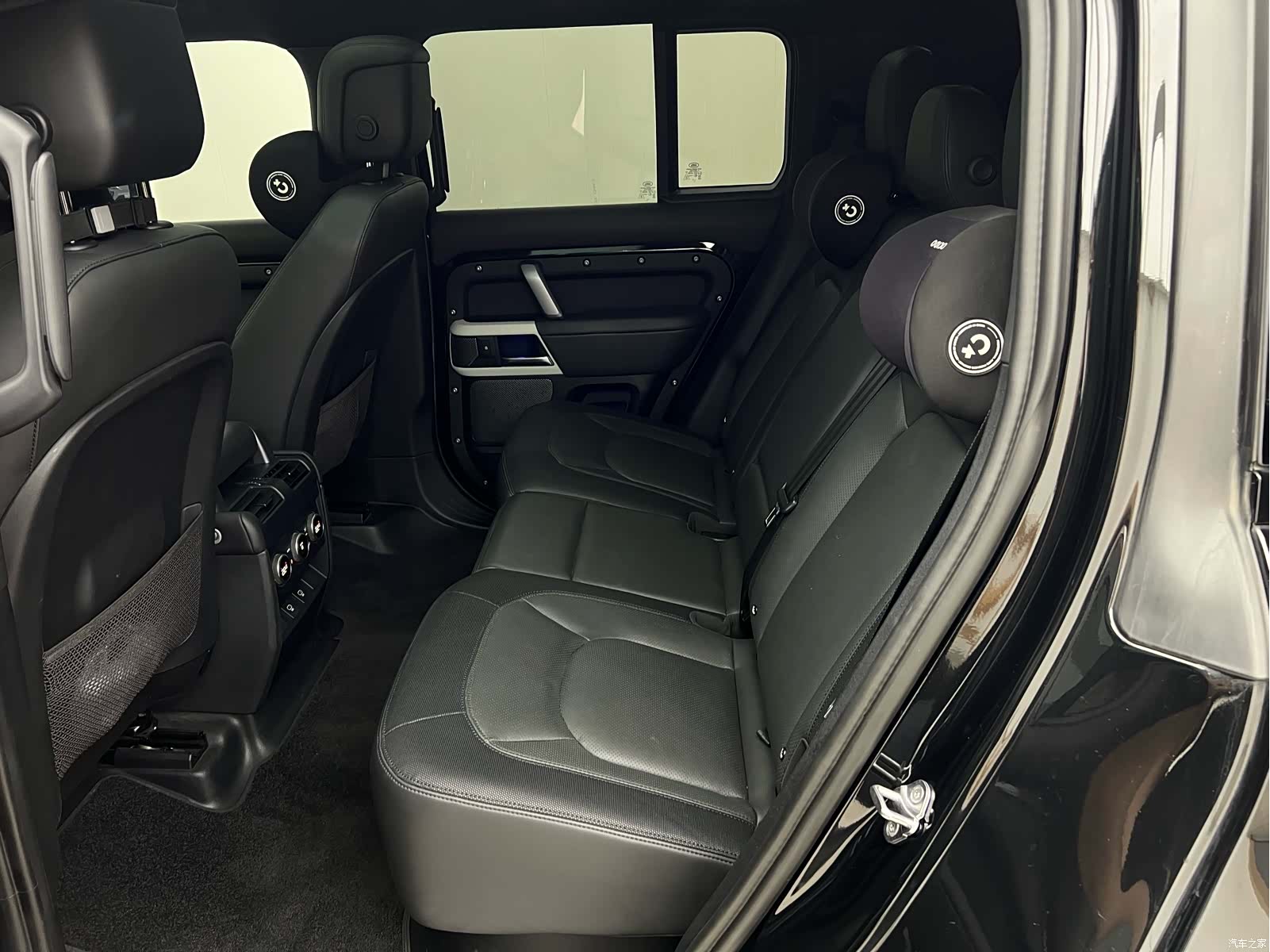 Land Rover Defender, 2022 10