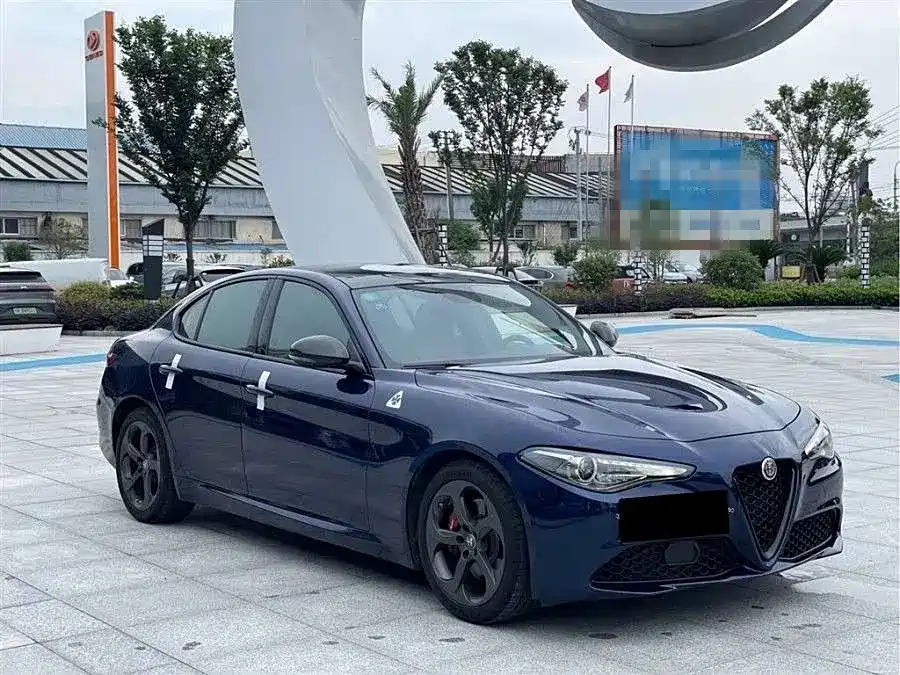 Alfa Romeo Giulia Alfa Romeo Giulia