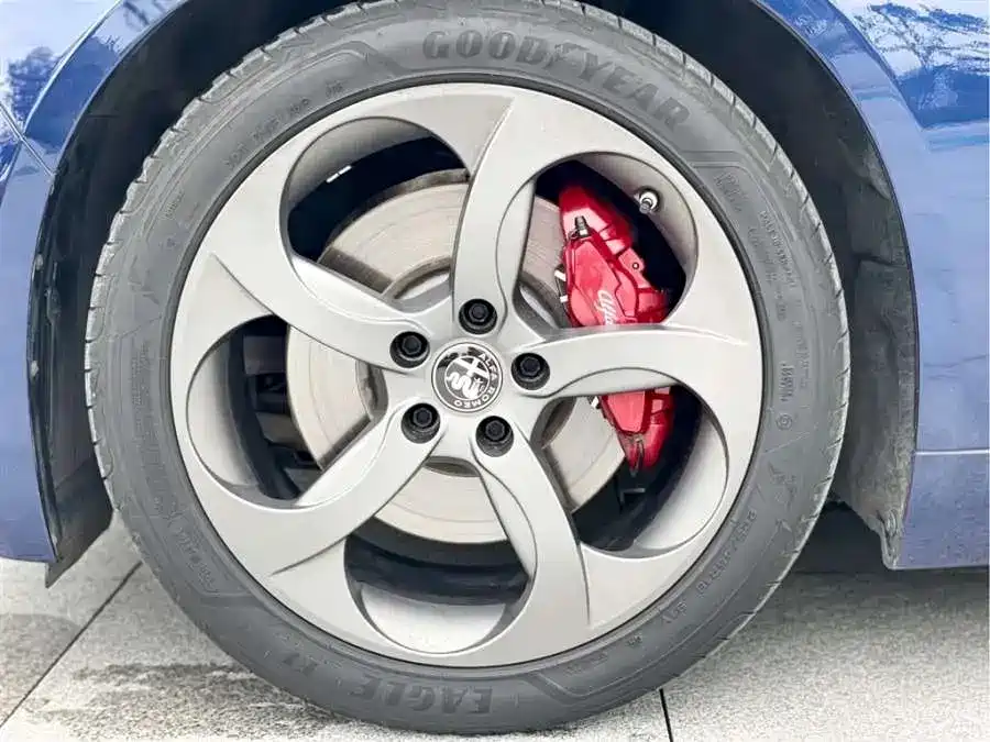 Alfa Romeo Giulia Alfa Romeo Giulia
