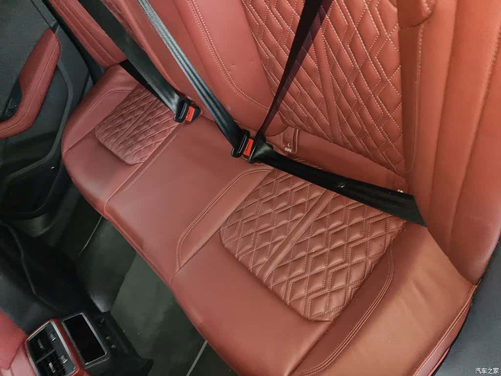 Audi A7L, 2026 13