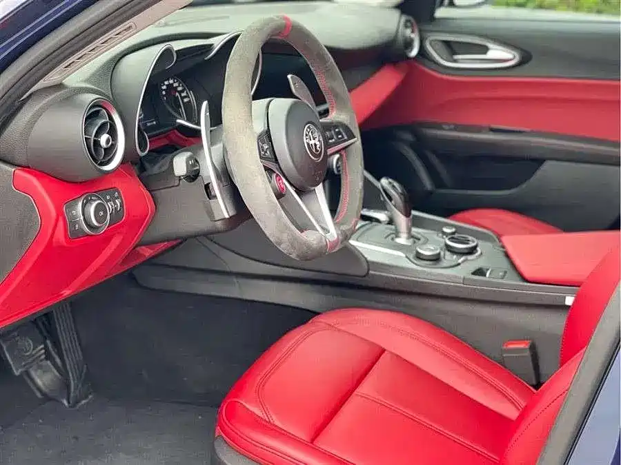 Alfa Romeo Giulia Alfa Romeo Giulia
