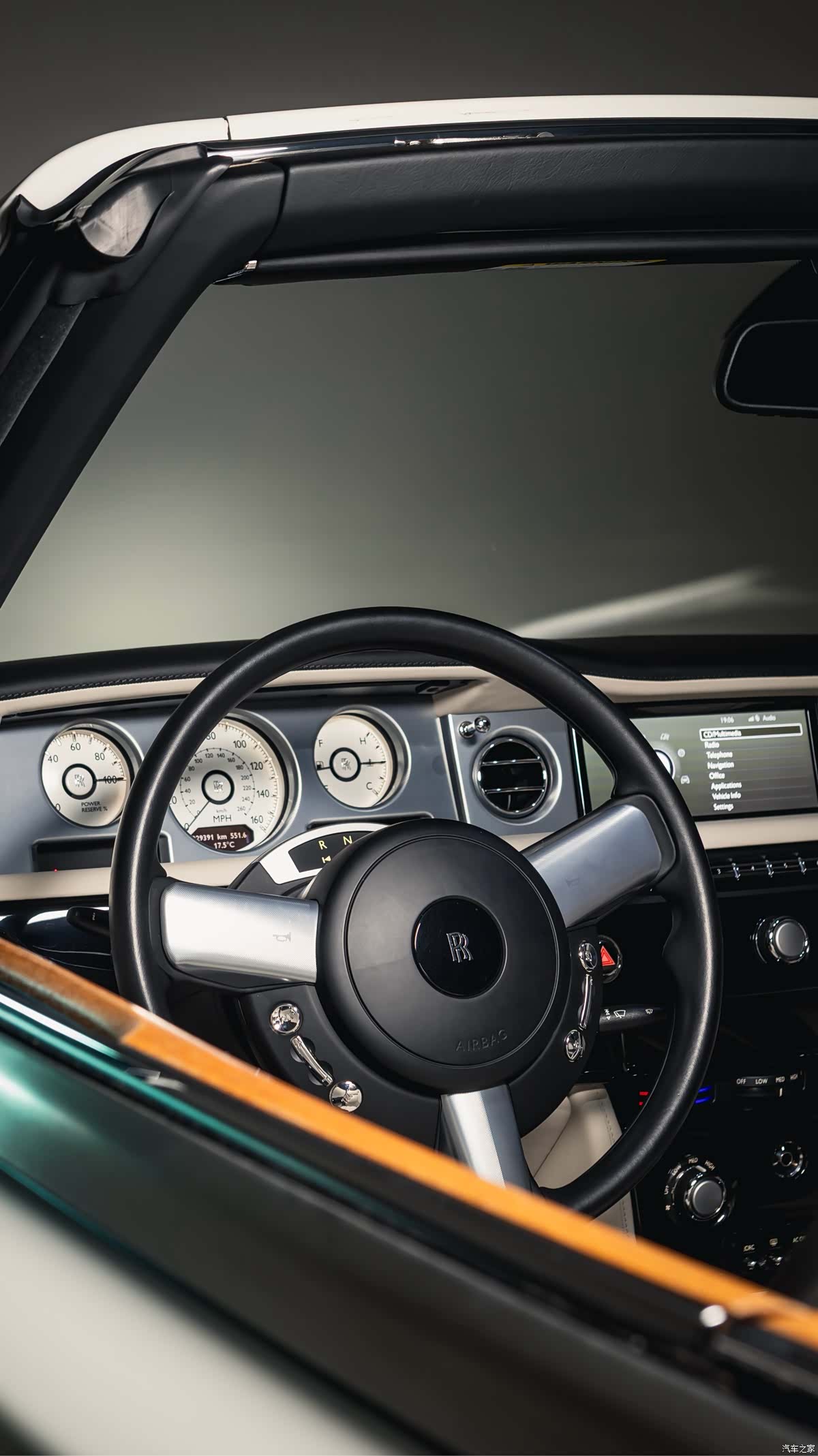 Rolls-Royce Phantom, 2015 25