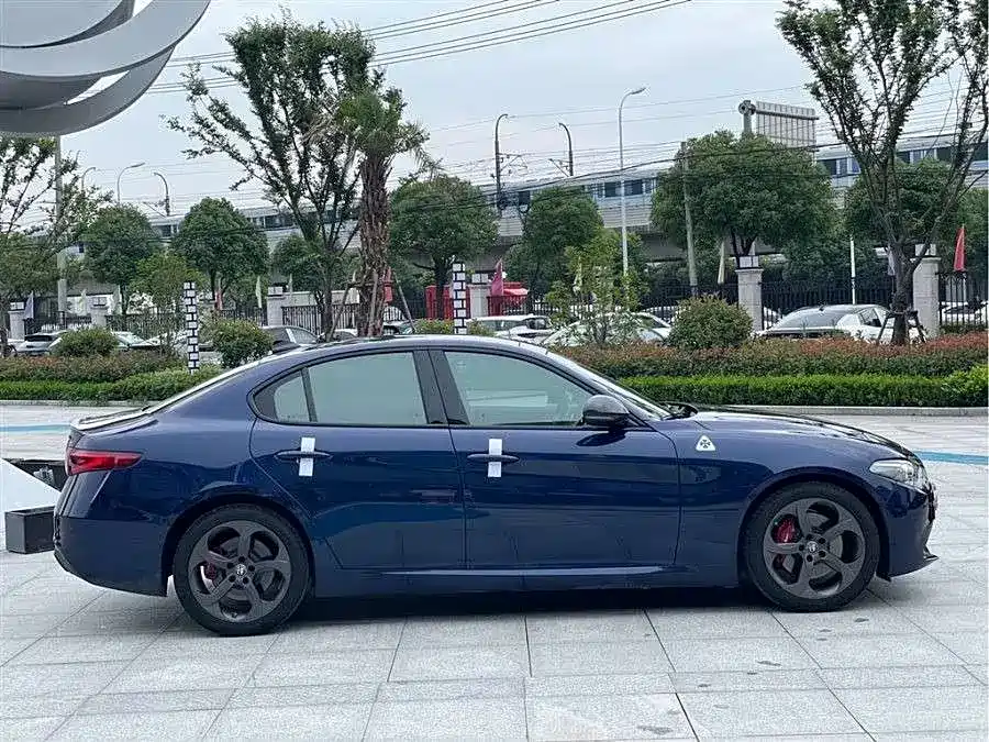 Alfa Romeo Giulia Alfa Romeo Giulia