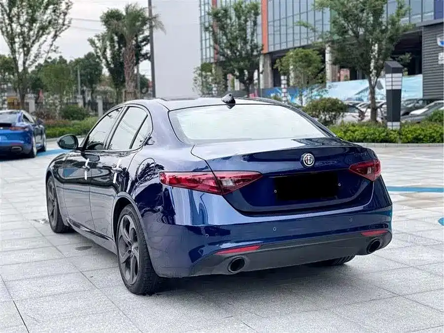 Alfa Romeo Giulia Alfa Romeo Giulia