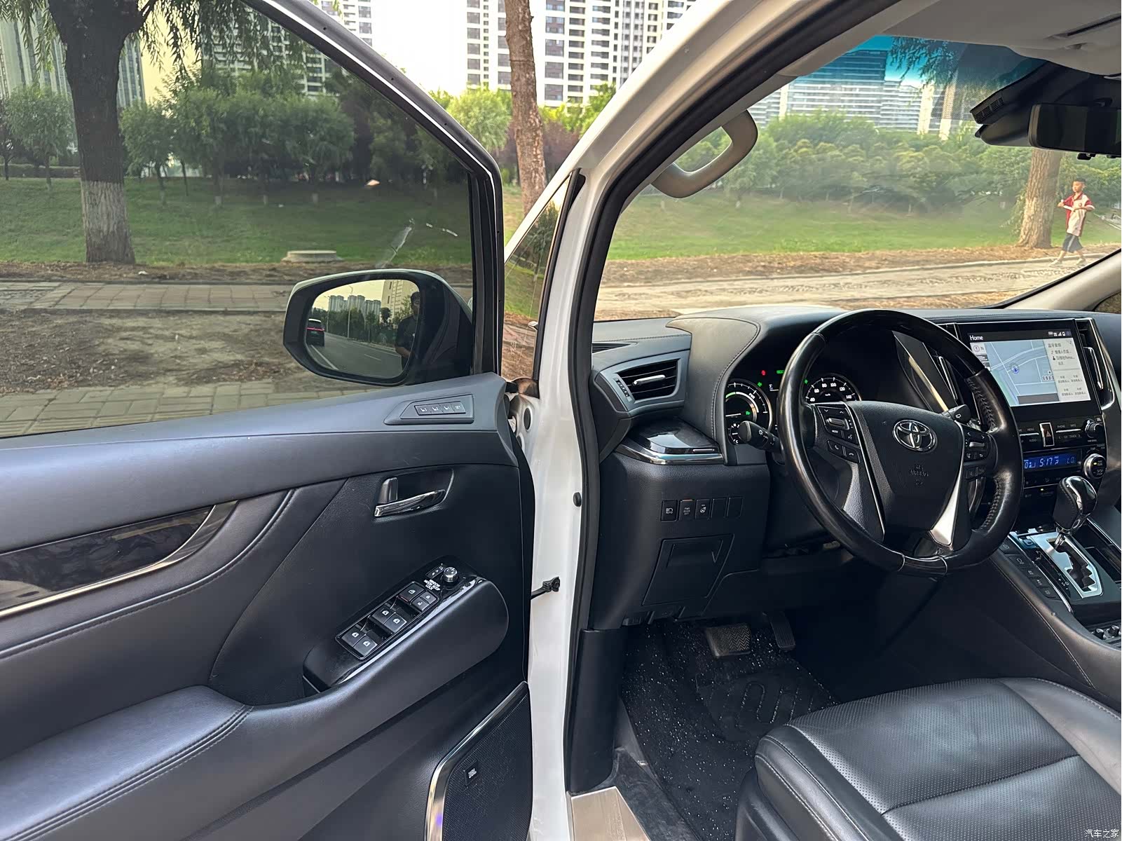 Toyota Vellfire, 2020 10