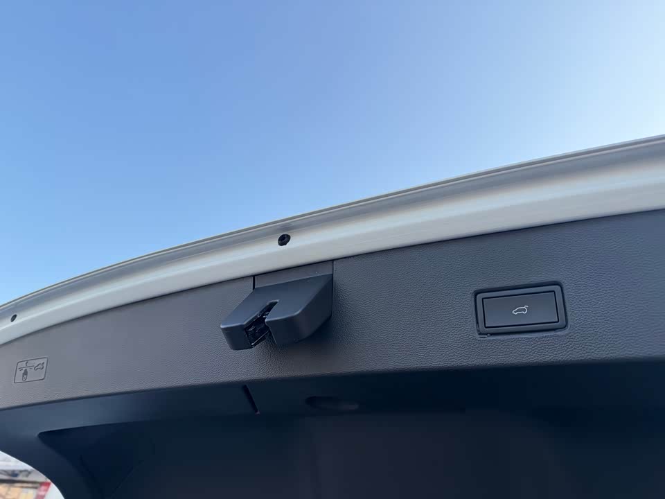 Volkswagen T-ROC exploring Songs