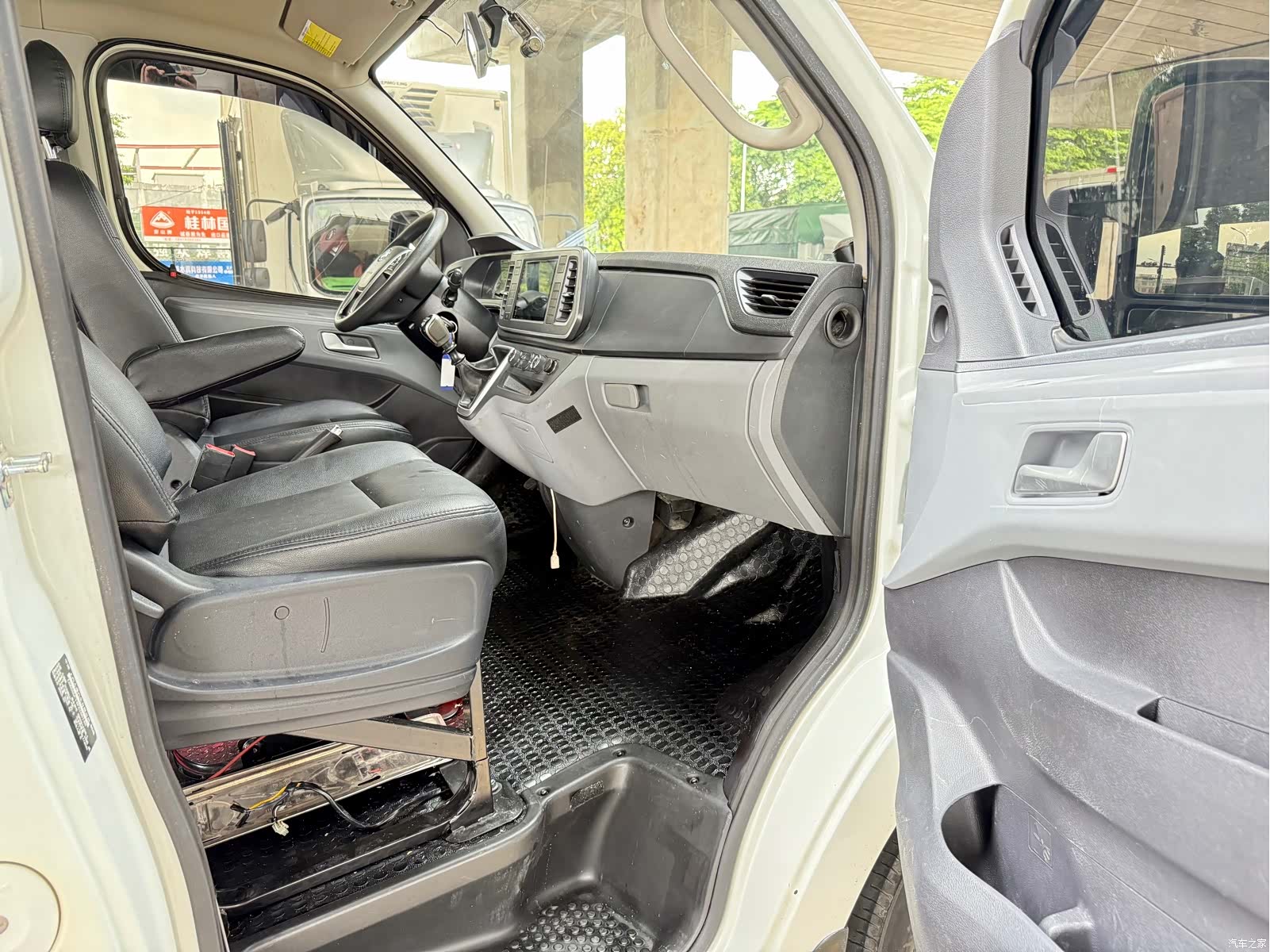 Maxus V80, 2023 13