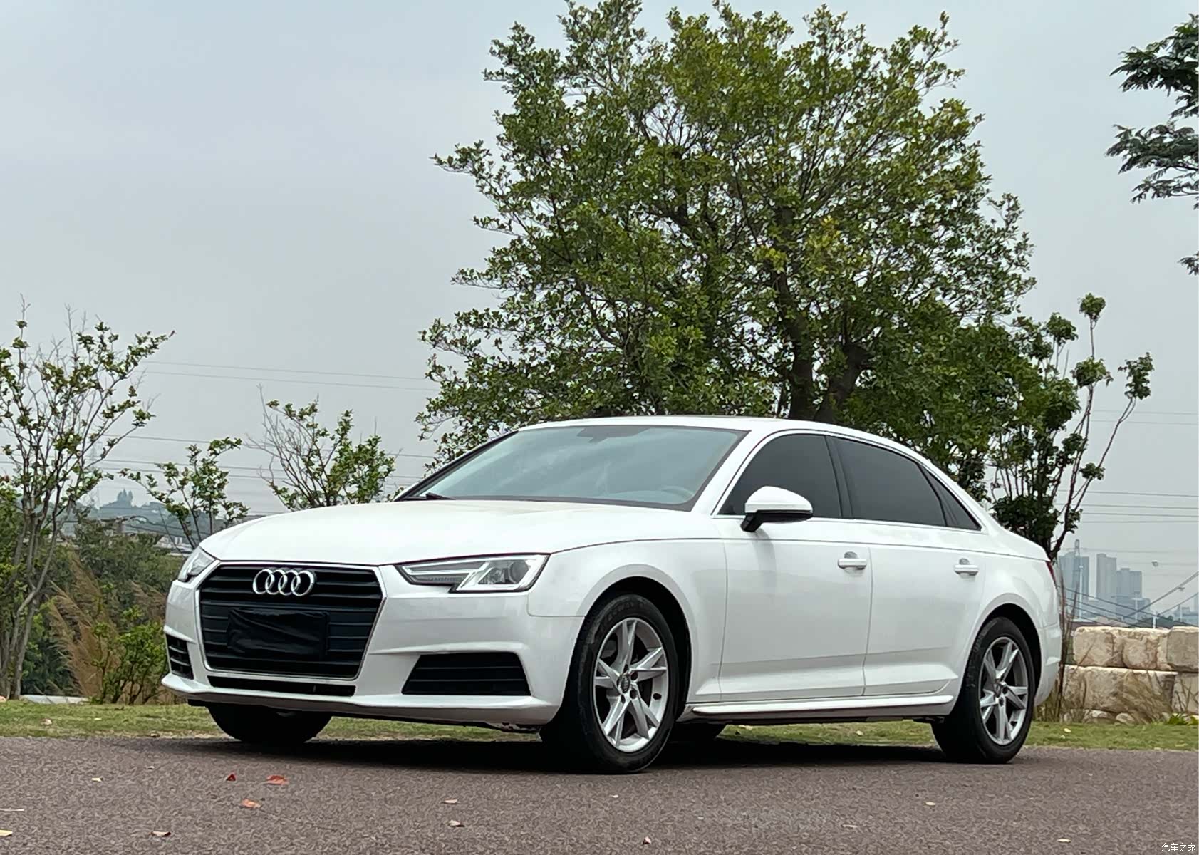 Audi A4L, 2017 1