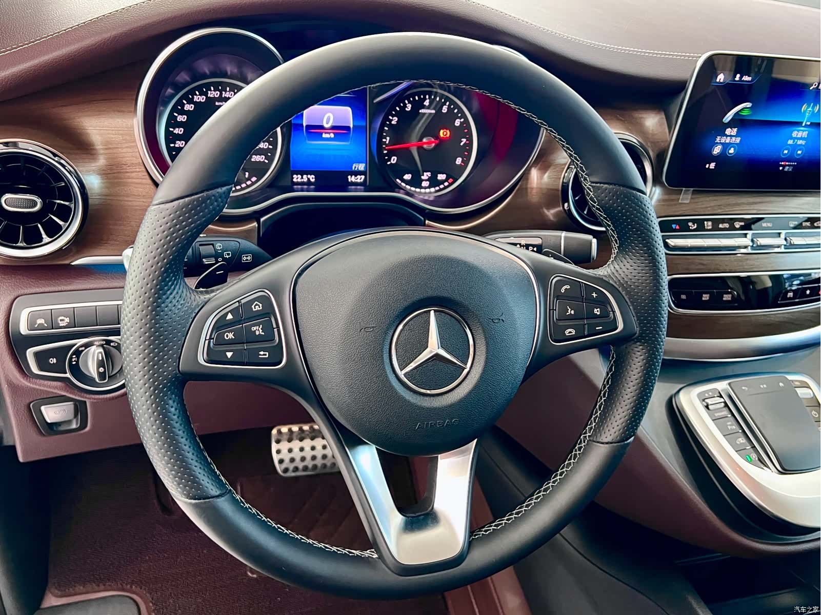 Mercedes-Benz V-Class, 2022 15