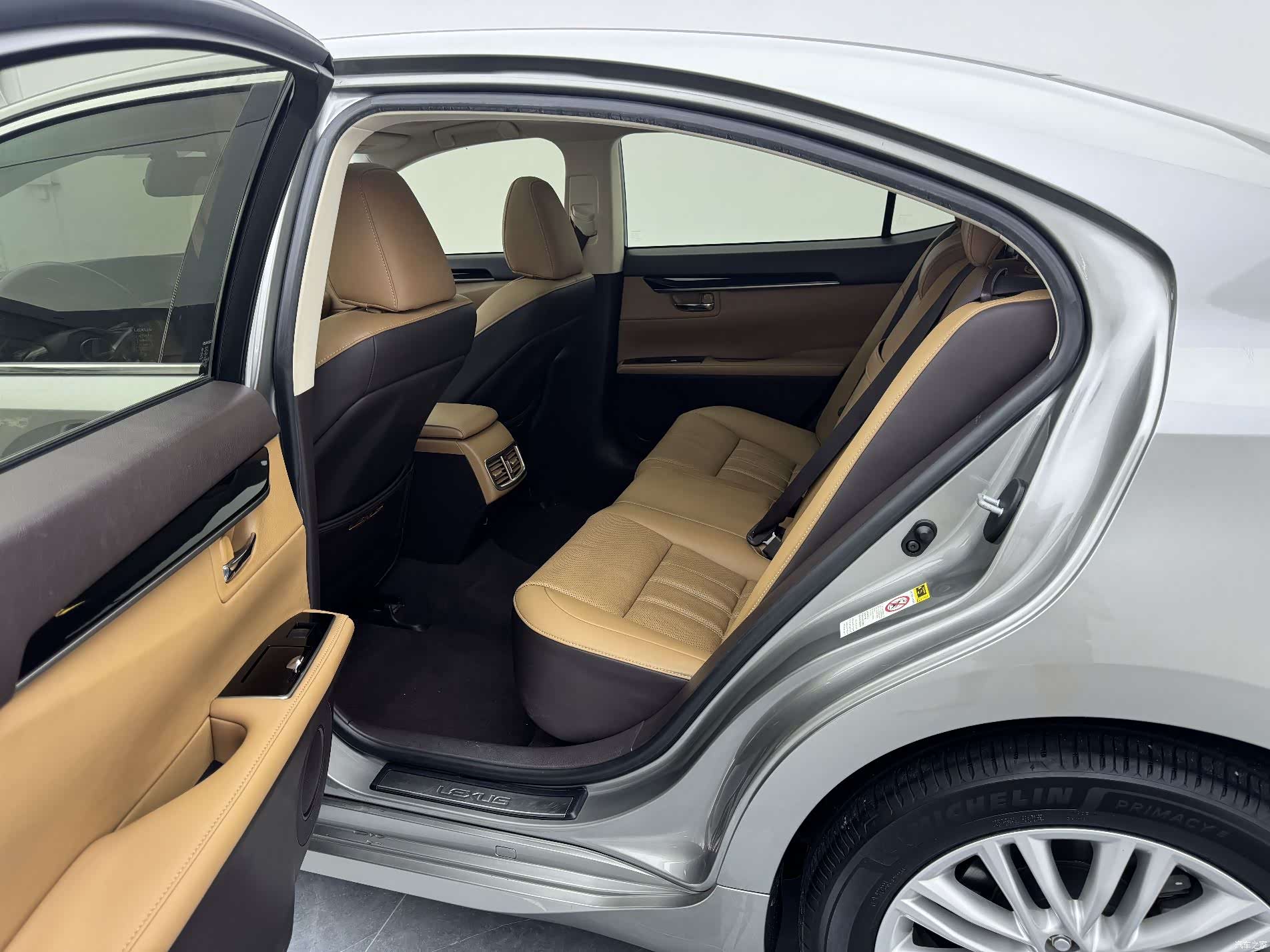 Lexus ES, 2017 8