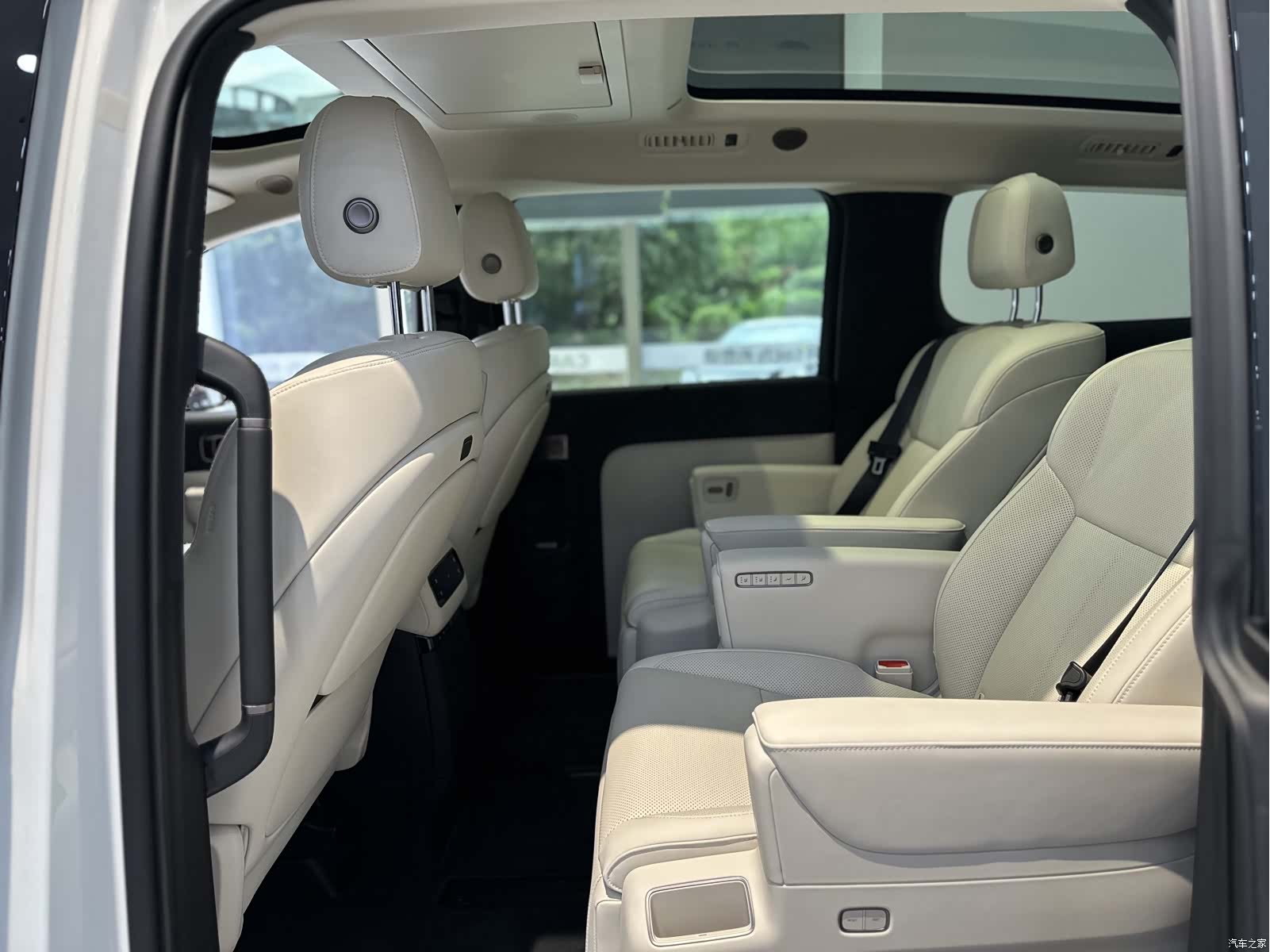 Li Auto MEGA, 2025 11