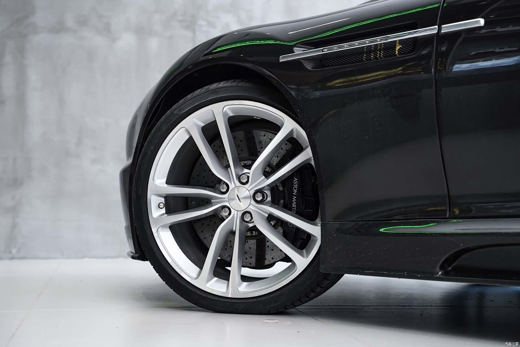 Aston Martin DBS, 2014 7
