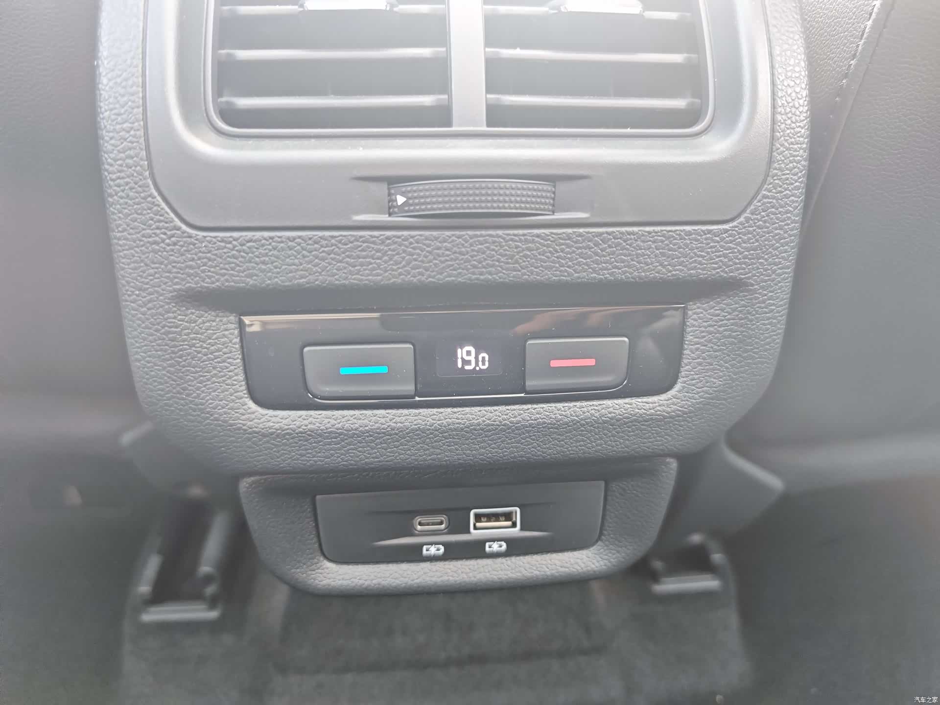 Volkswagen L, 2023 17