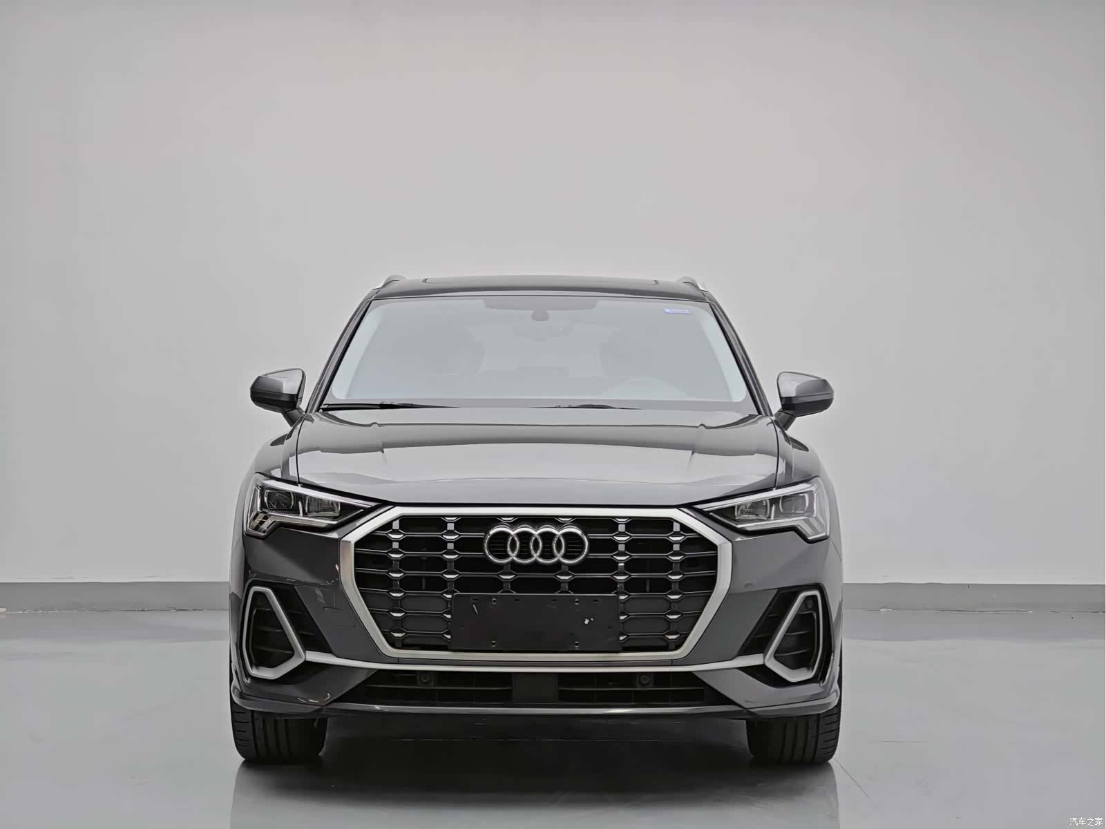 Audi Q3, 2023 2