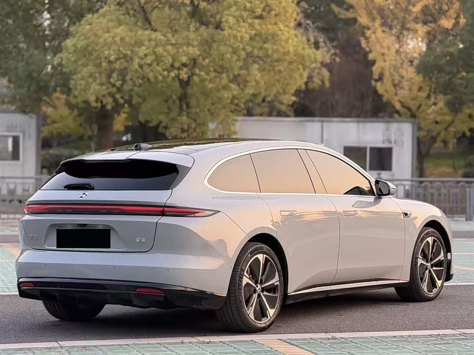 NIO ET5T
