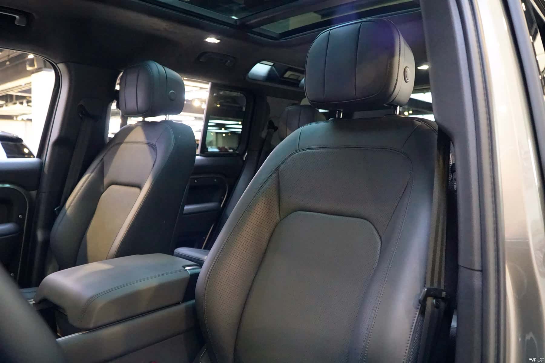 Land Rover Defender, 2024 9