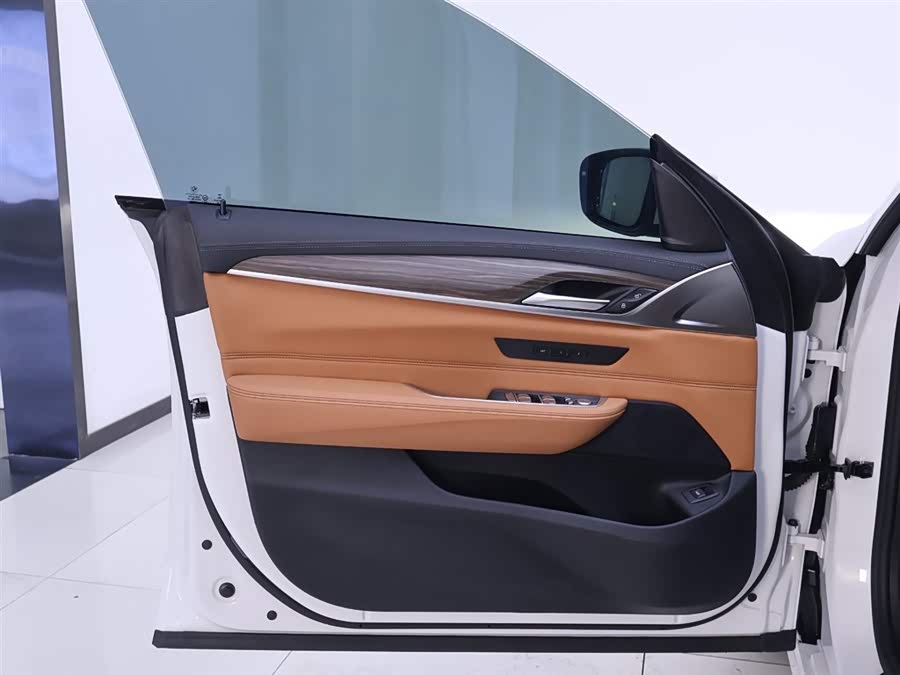 BMW 6 Series GT 2023, фото 18
