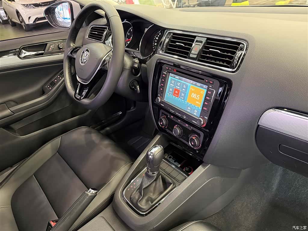 Volkswagen Sagitar, 2015 16