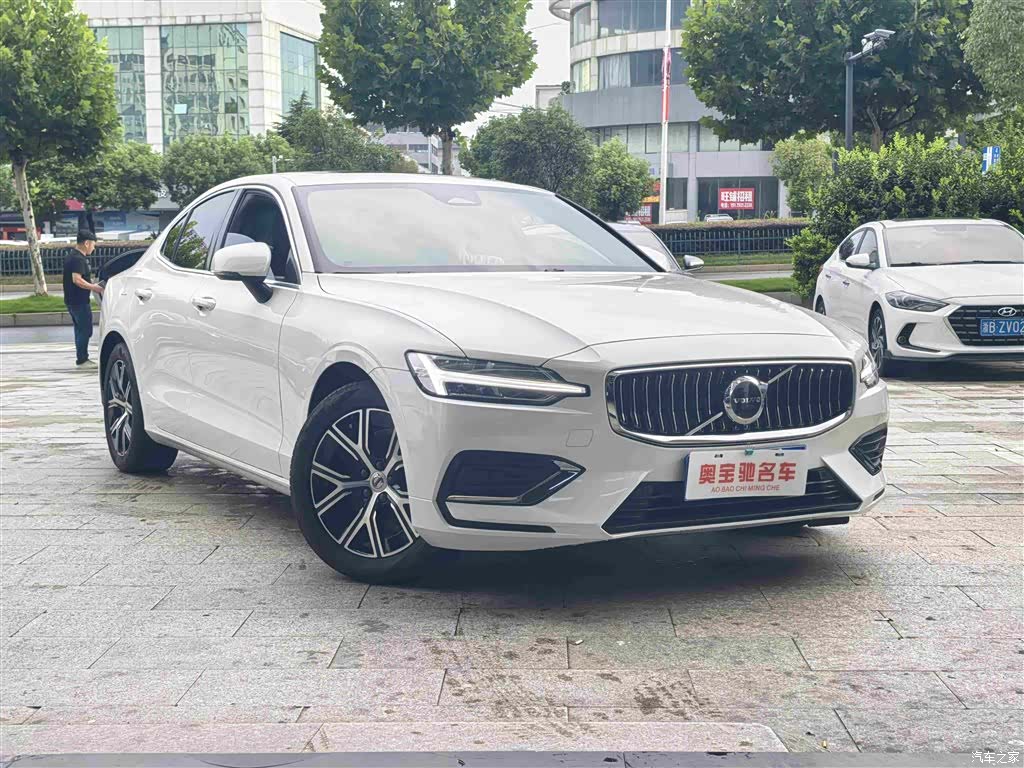 Volvo S60, 2025 3