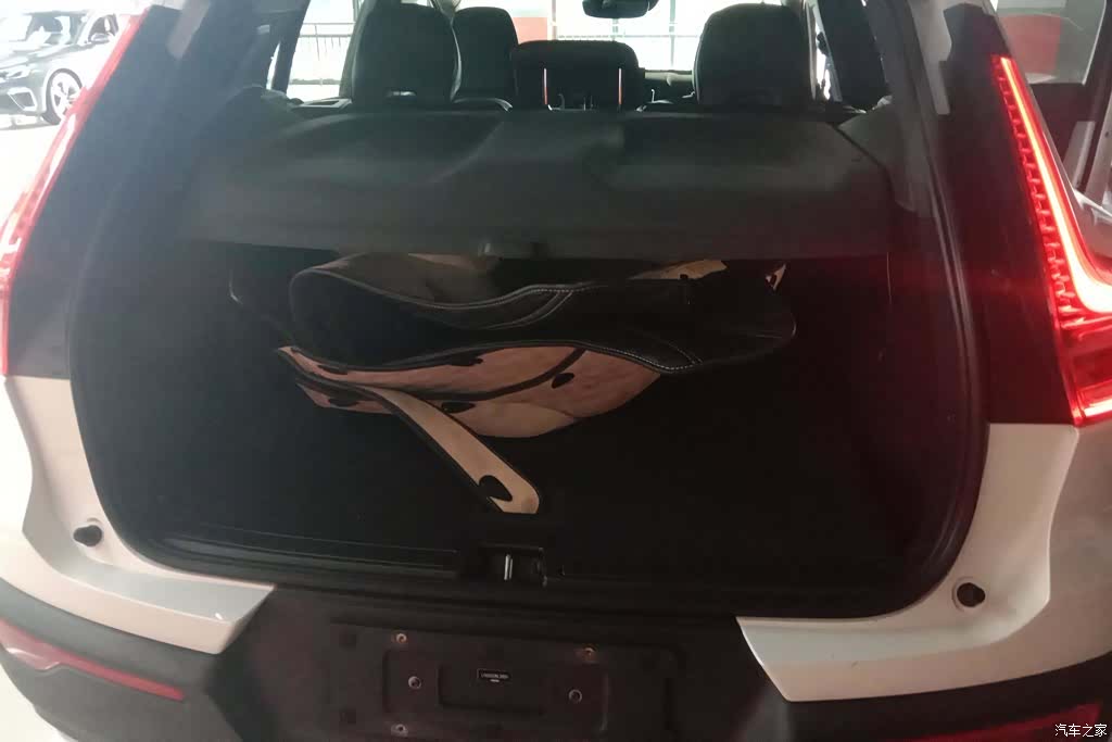 Volvo XC40, 2020 4