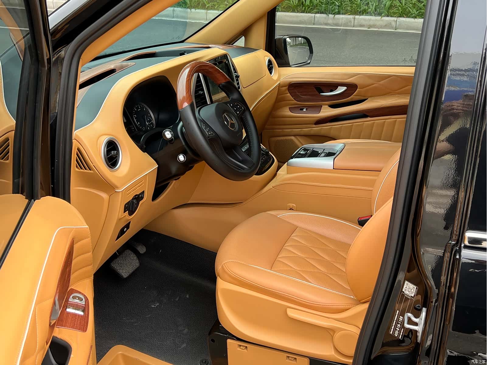 Mercedes-Benz 7, 2021 3
