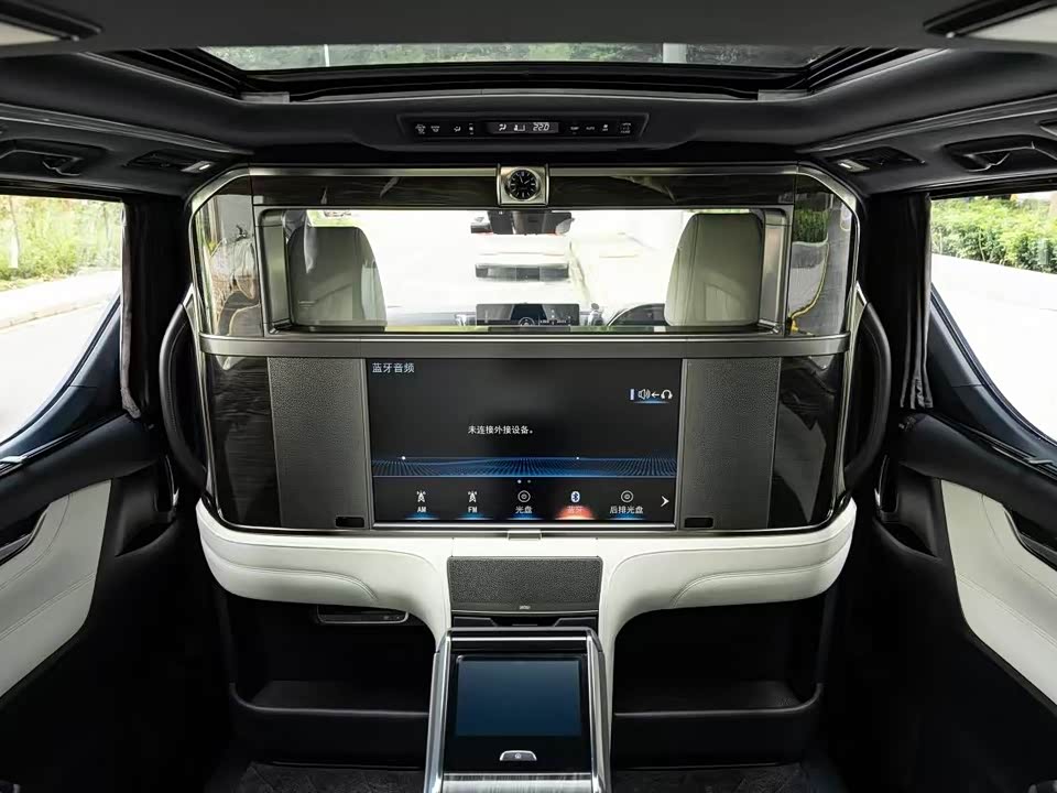 Lexus LM Lexus LM
