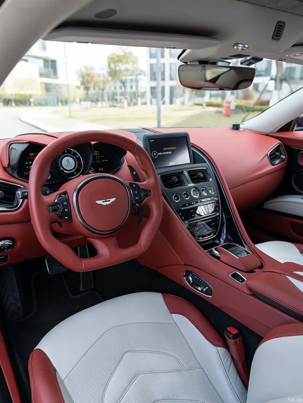 Aston Martin DBS, 2019 9