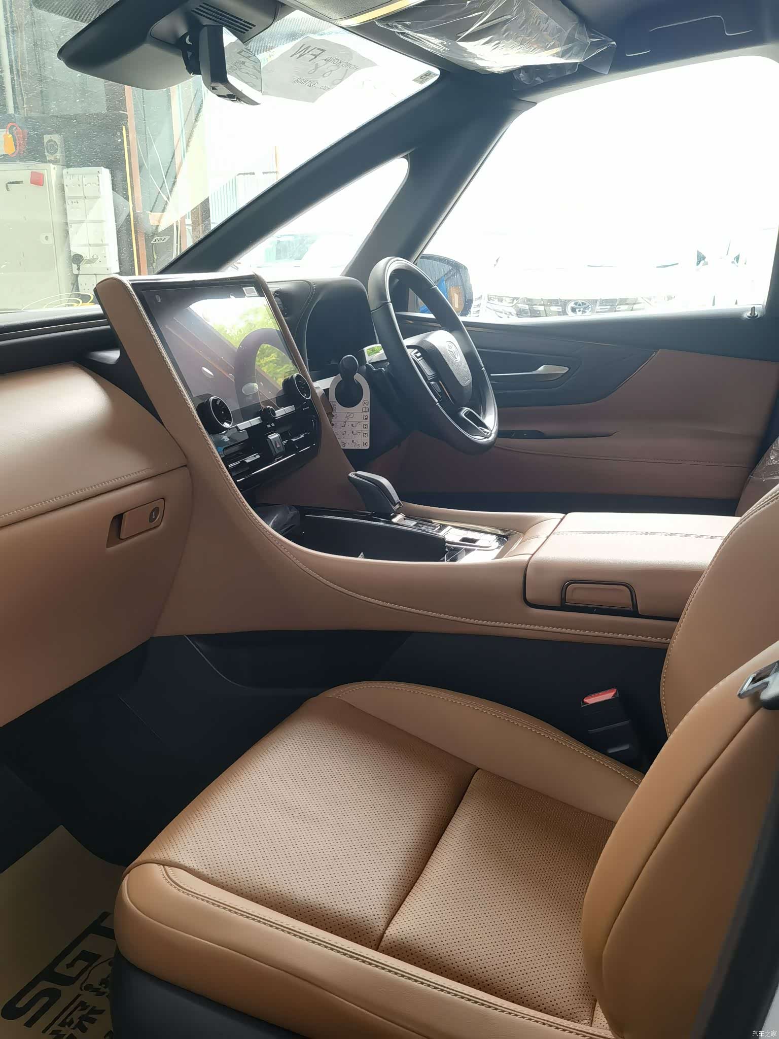Toyota Vellfire, 2024 3