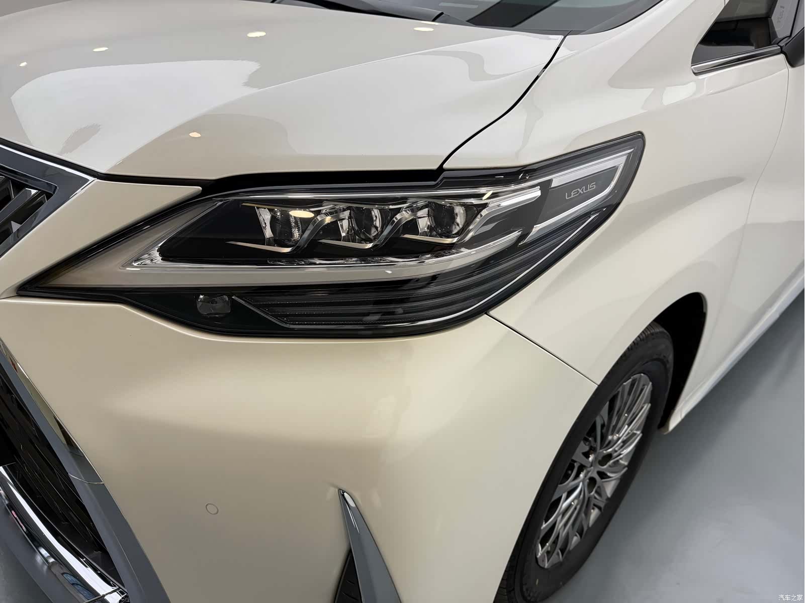 Lexus LM, 2022 9