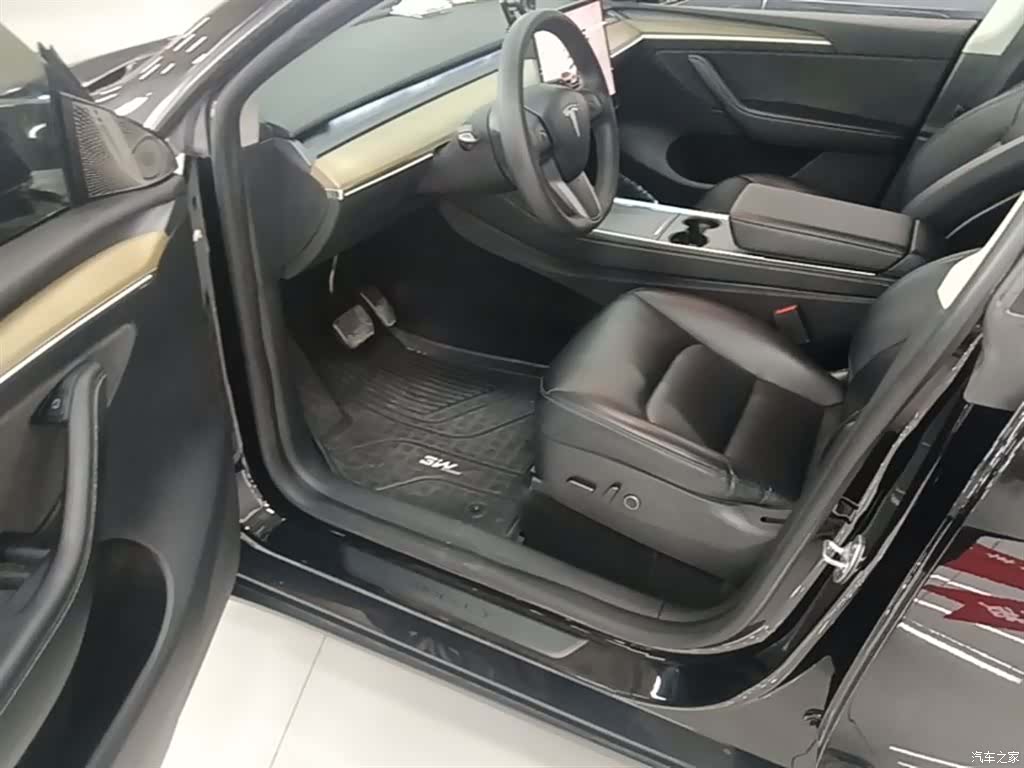 Tesla Model Y, 2023 16