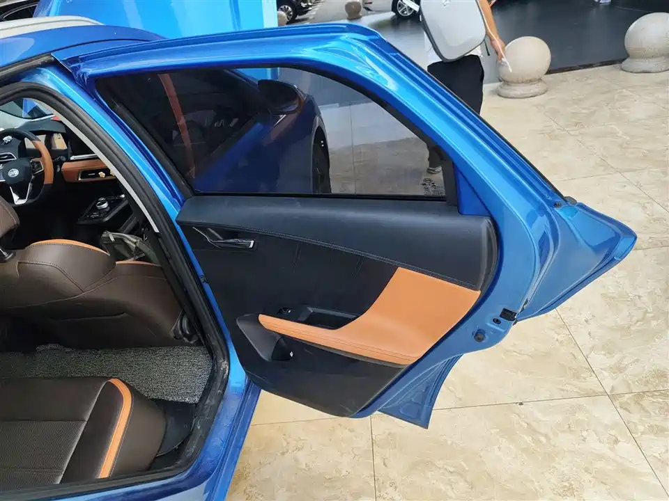BYD e2