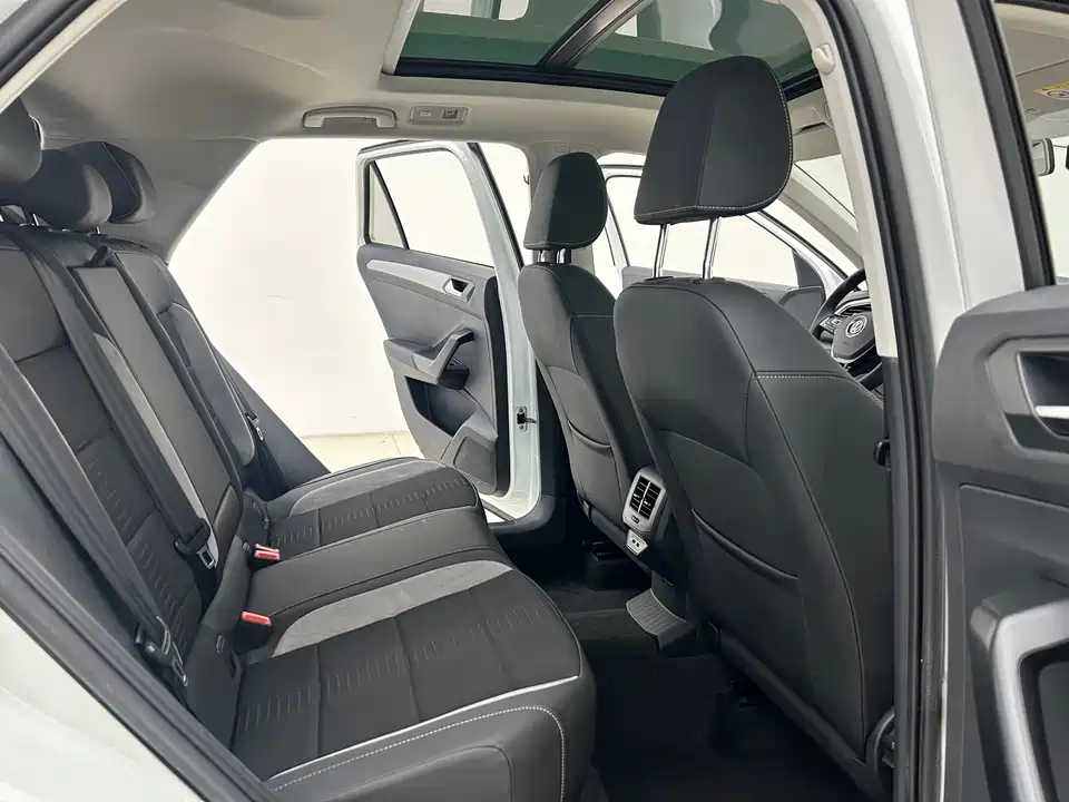 Volkswagen T-ROC exploring Songs Volkswagen T-ROC exploring Songs