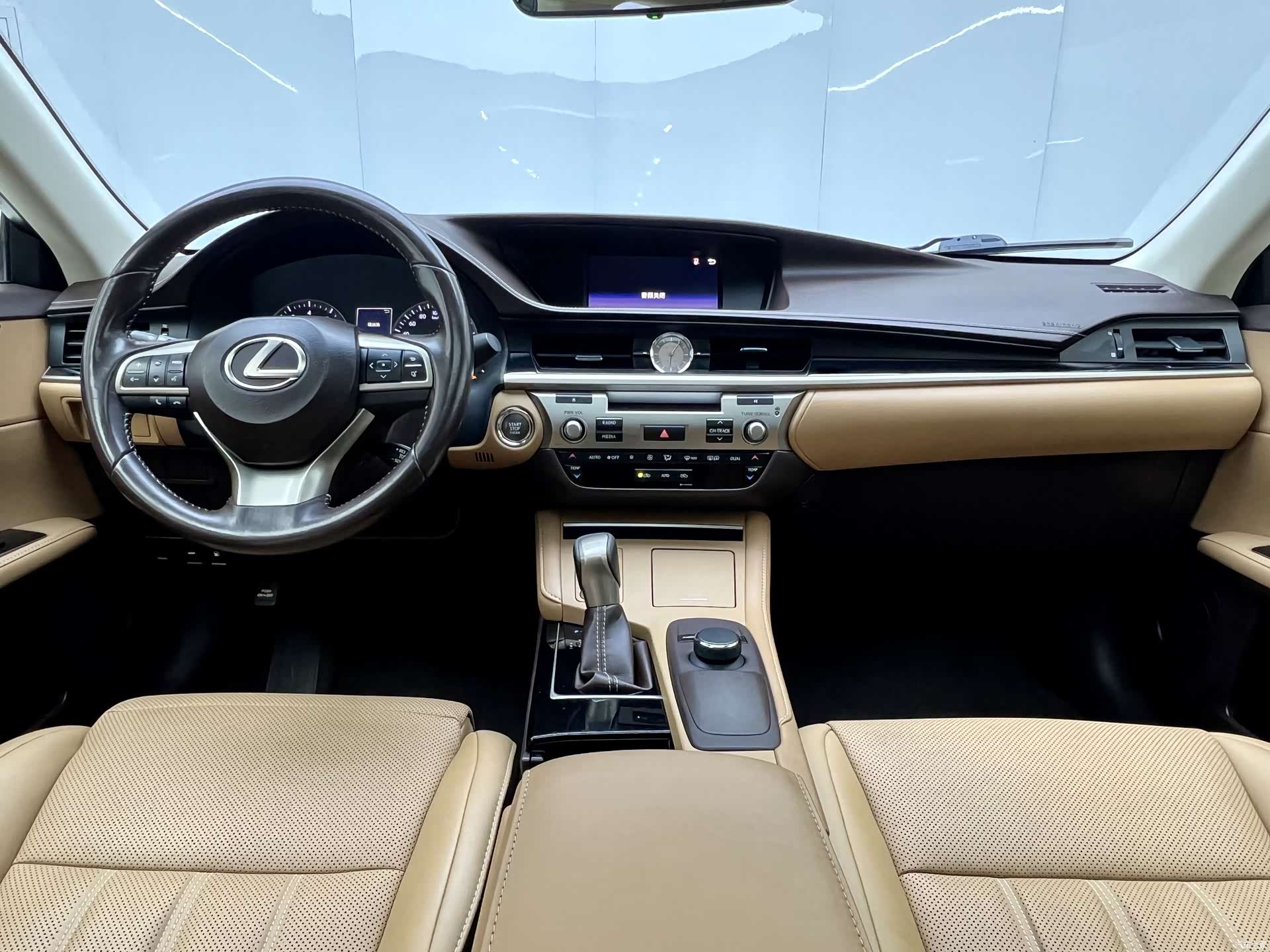 Lexus ES, 2018 14