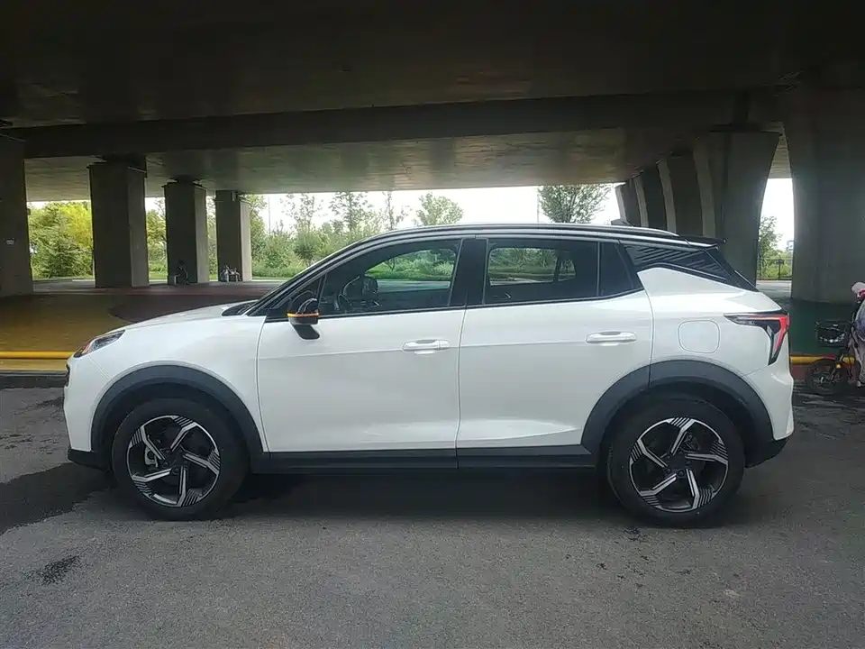 Lynk & Co 06