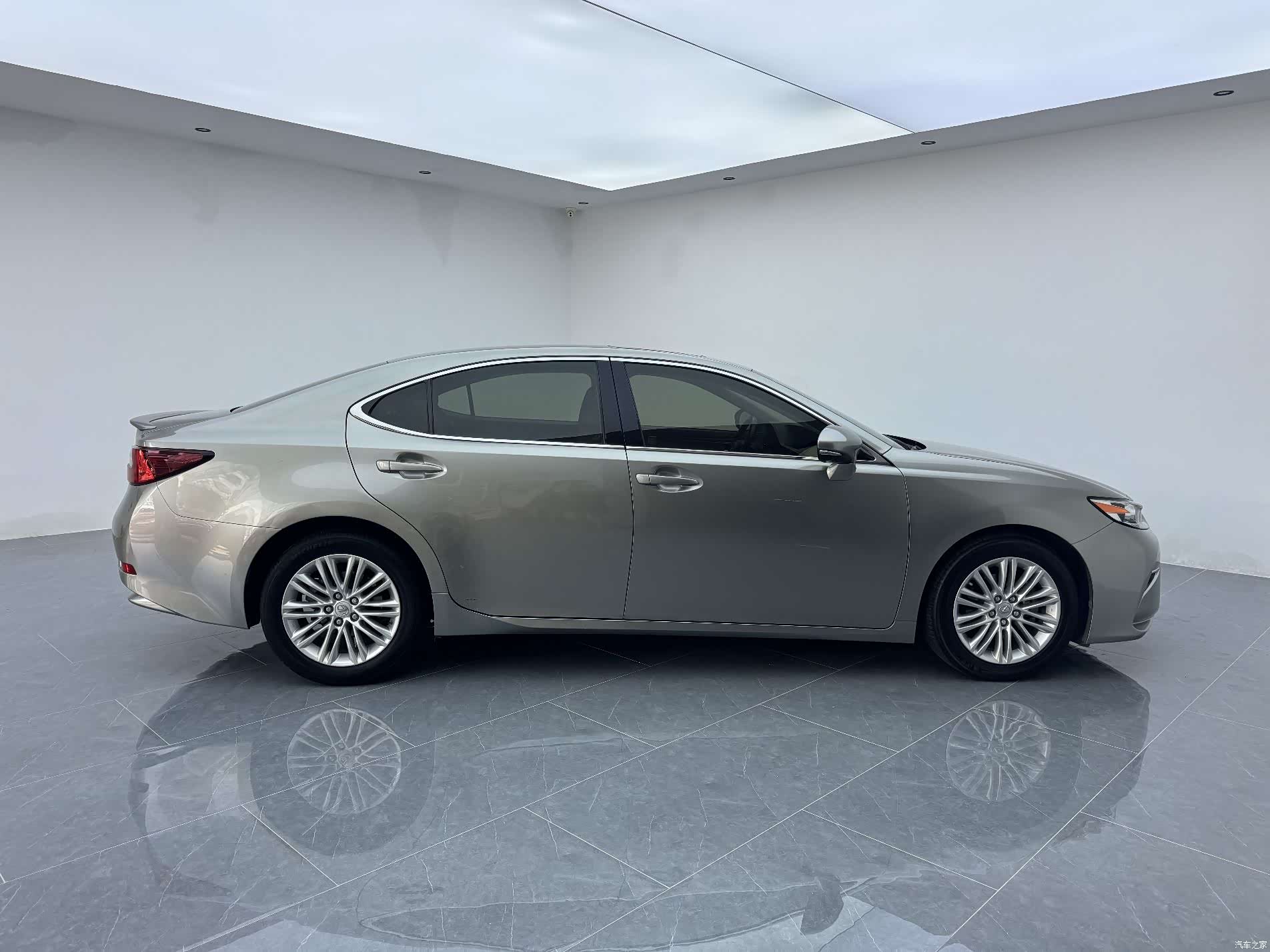 Lexus ES, 2017 16