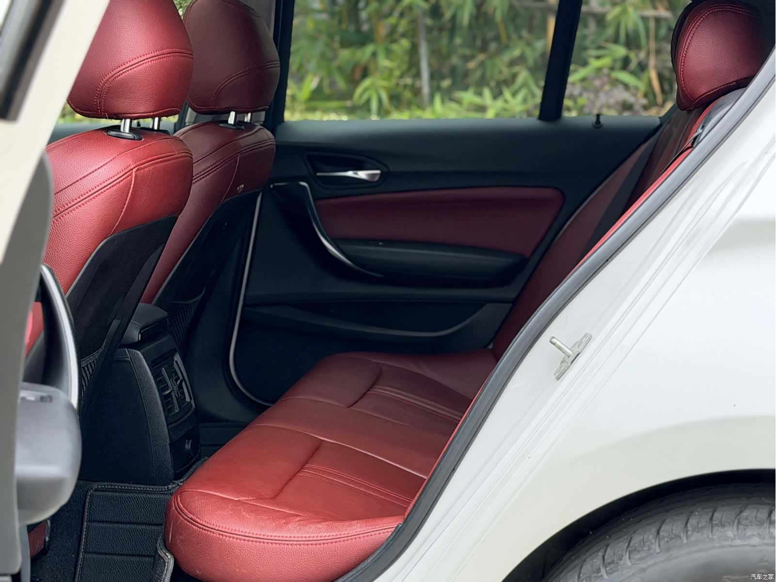 BMW 1 Series, 2018 все фото
