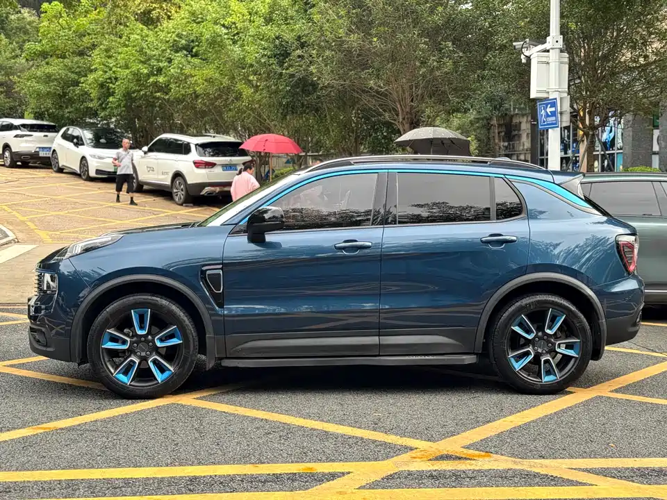 Lynk & Co 01