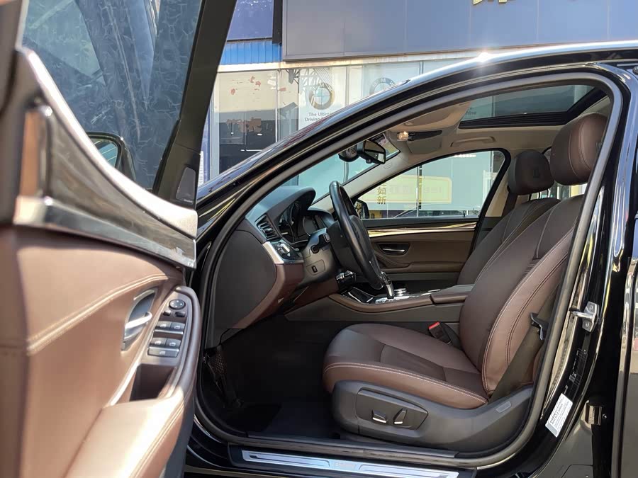 BMW 5 Series 2017, фото 9